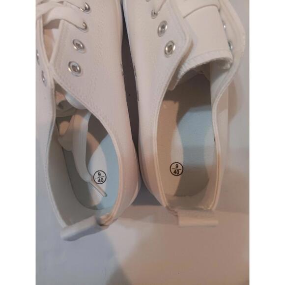 Sneakers - Picture 2 of 4